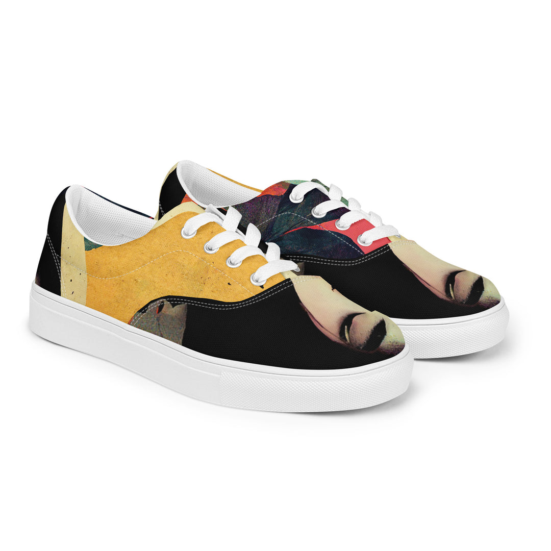 Women’s lace-up canvas shoes